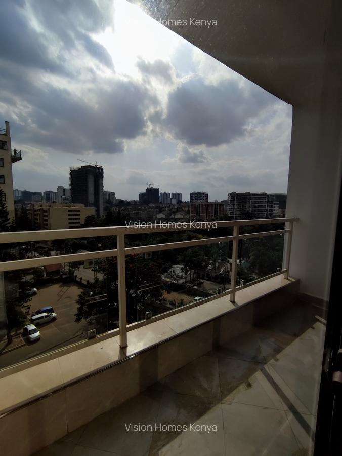 2 Bed Apartment with En Suite in Dennis Pritt - 10