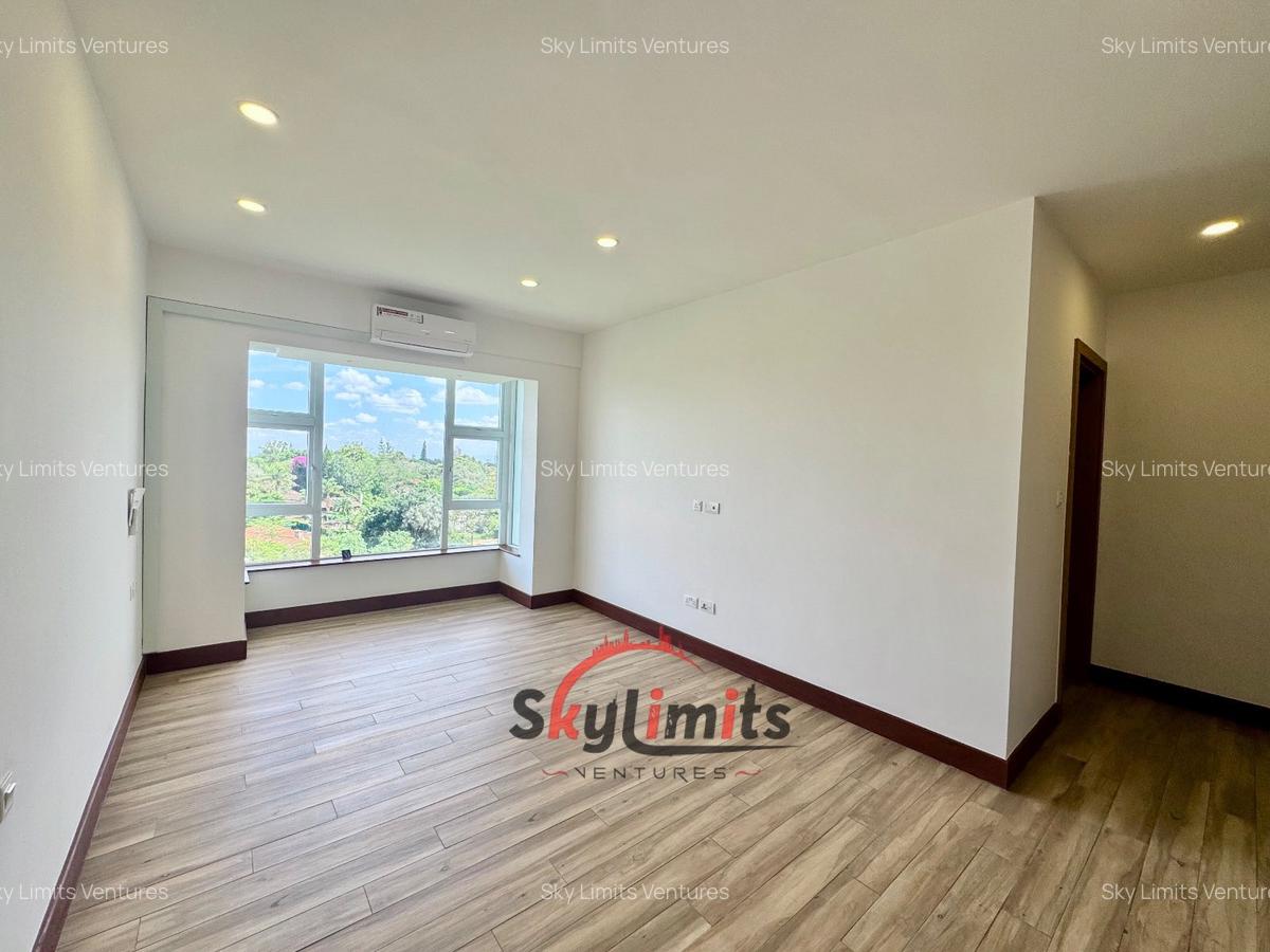 3 Bed Apartment with En Suite in Parklands - 6
