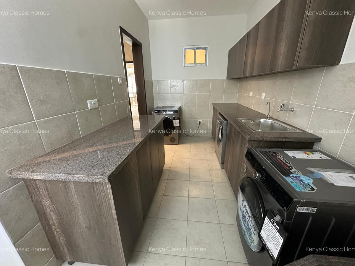 3 Bed Apartment with En Suite at Riverside - 6