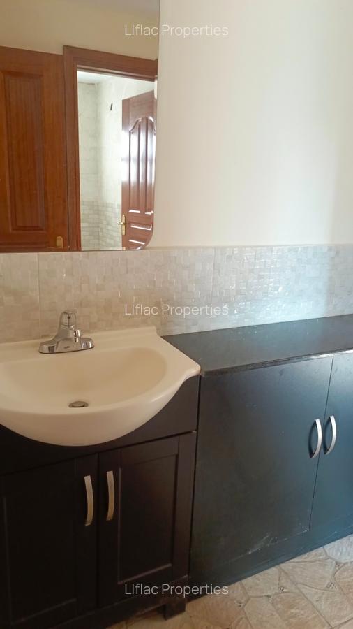 3 Bed House with En Suite in Runda - 16