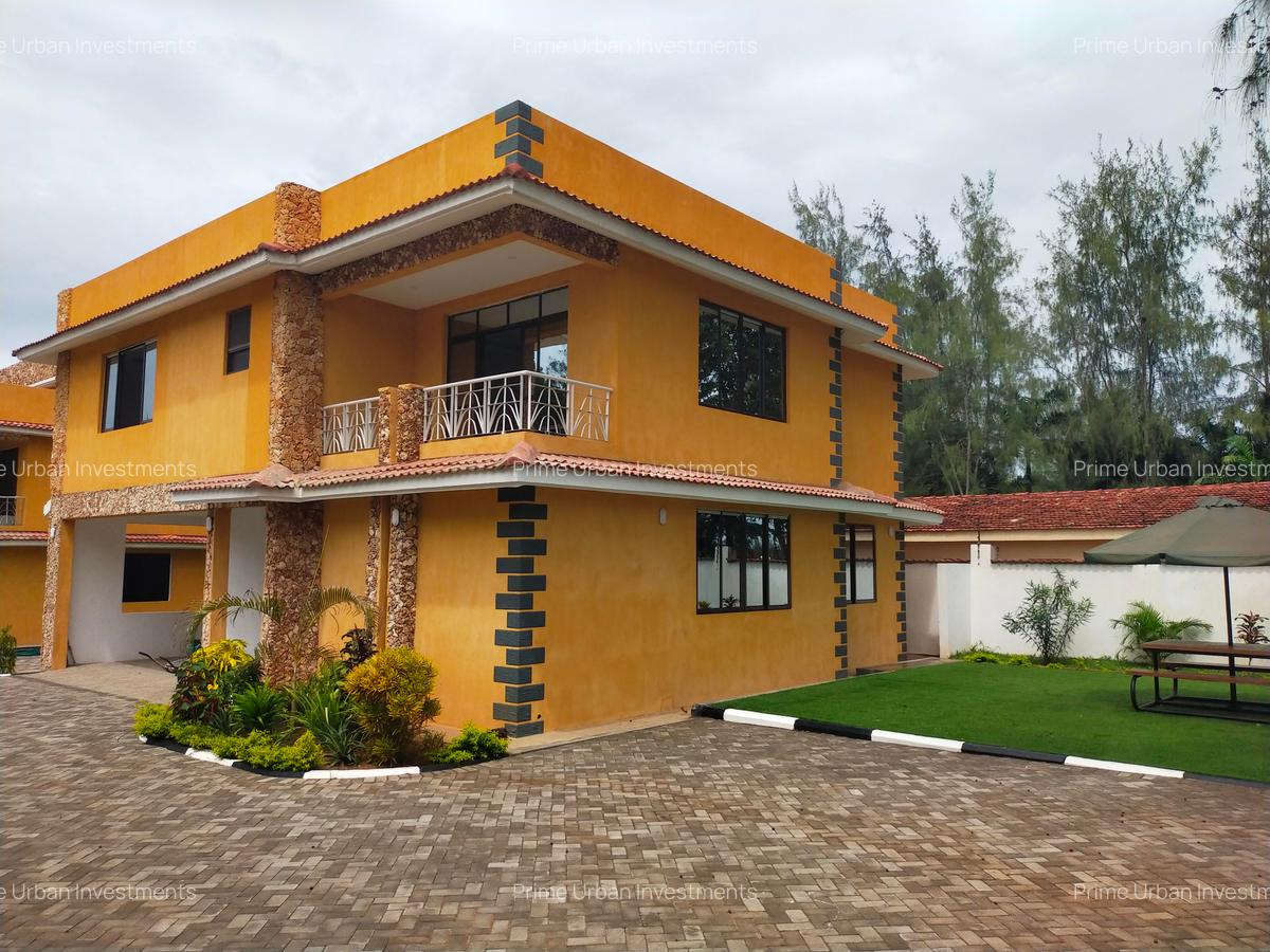 4 Bed Townhouse with En Suite in Vipingo - 2
