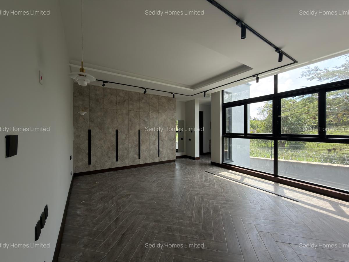 5 Bed Villa with En Suite in Nyari - 15