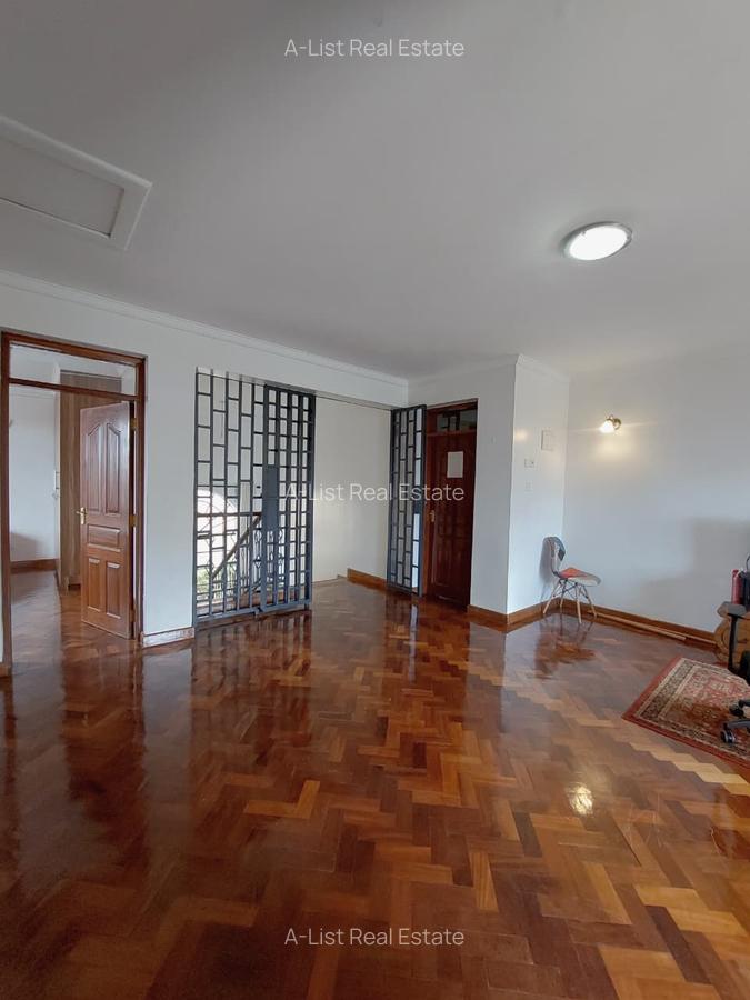 4 Bed Villa with En Suite at Kirawa Road - 14