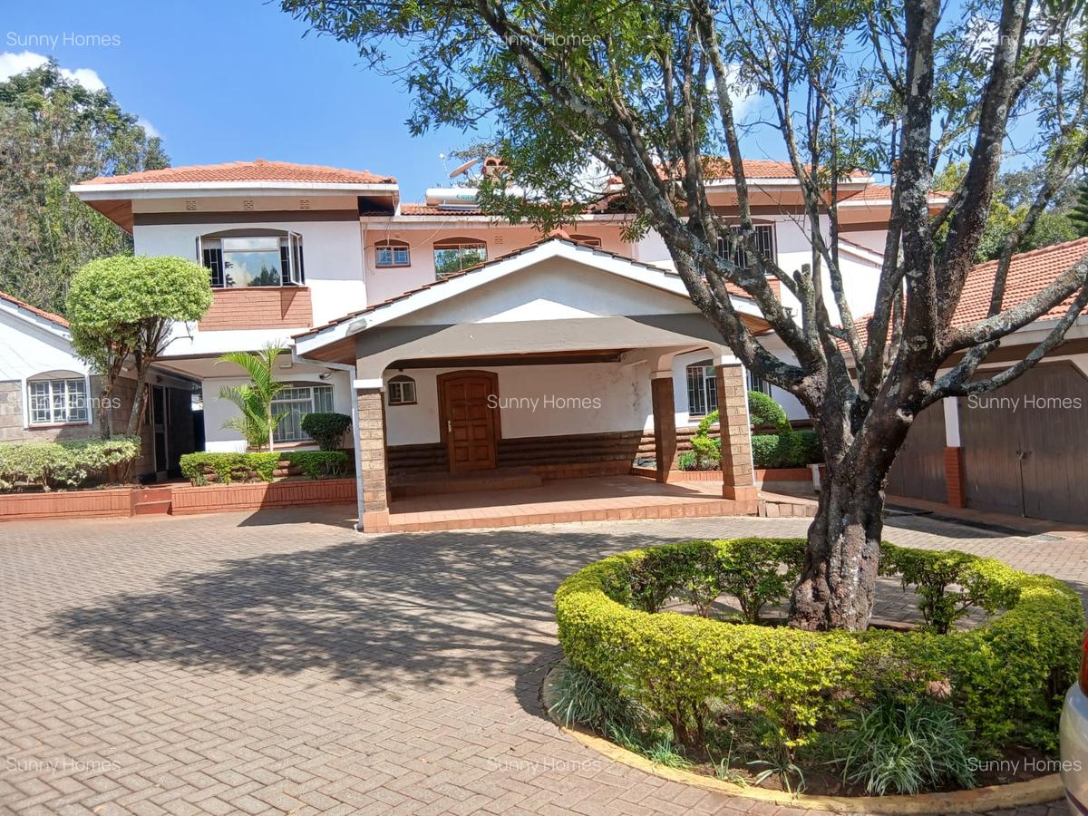 4 Bed Villa with En Suite at Rossylin Lone Tree - 3