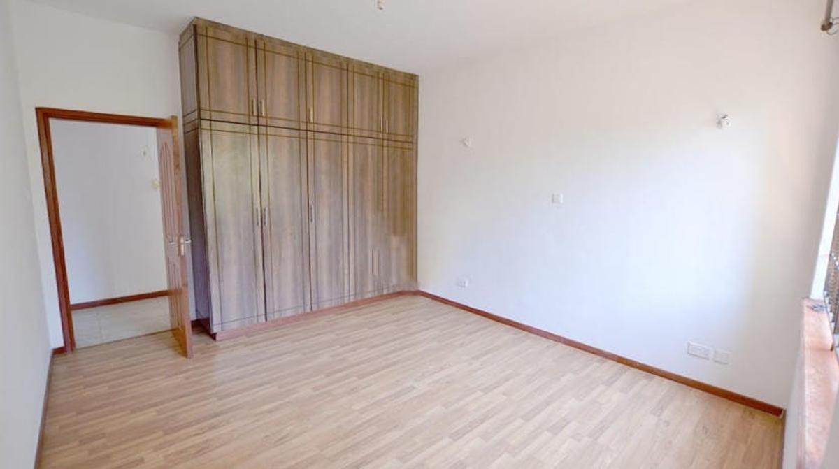 3 Bed Apartment with En Suite at Riverside Drive - 4