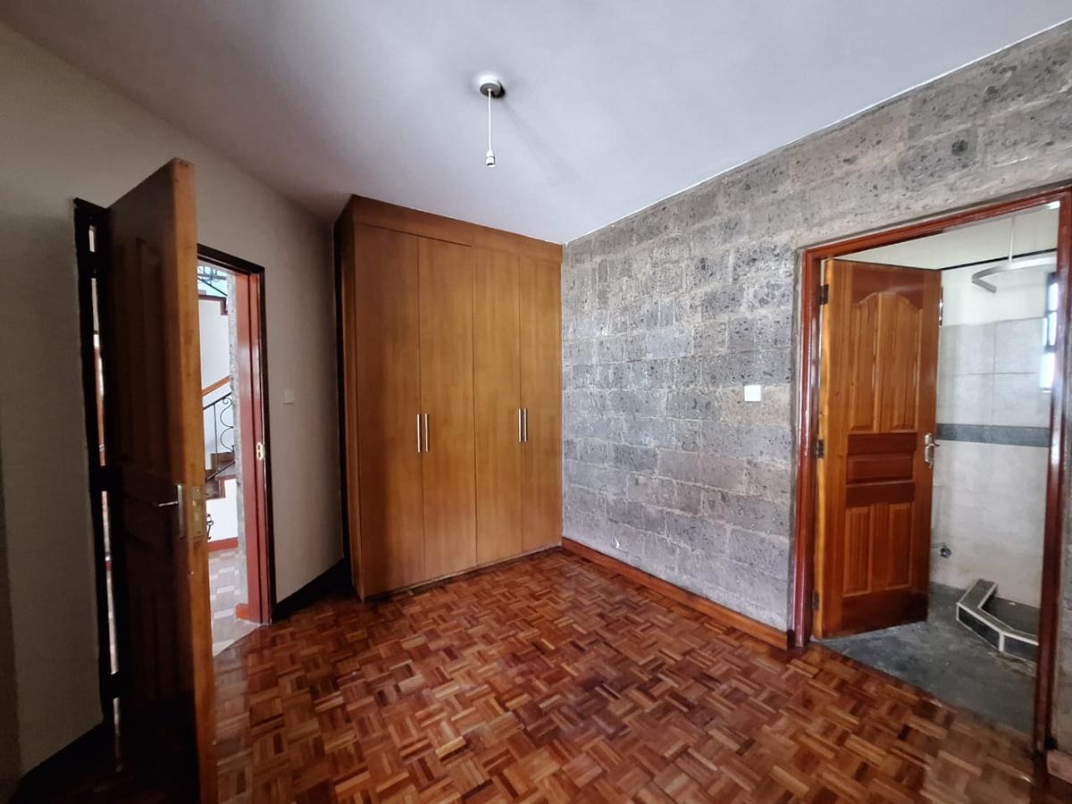 4 Bed Townhouse with En Suite in Spring Valley - 7