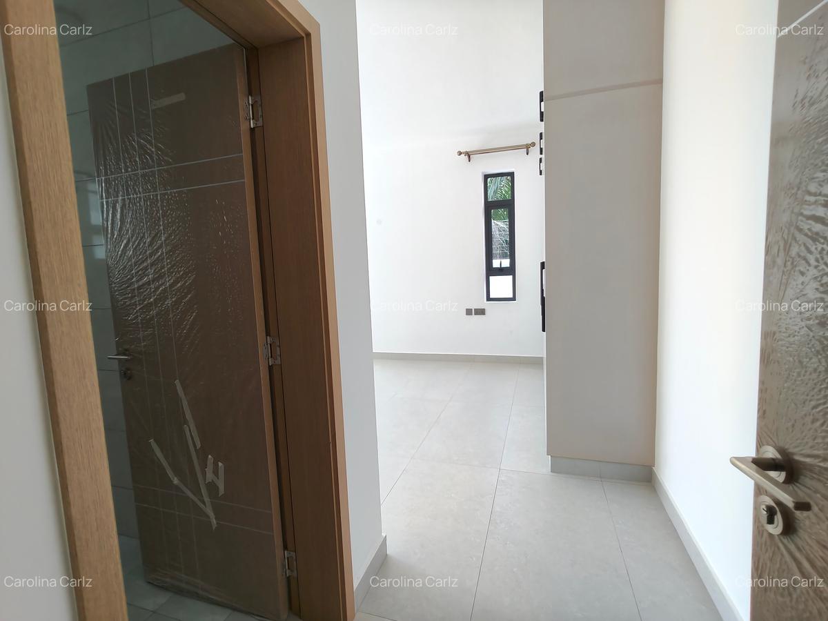 3 Bed Apartment with En Suite in Brookside - 11