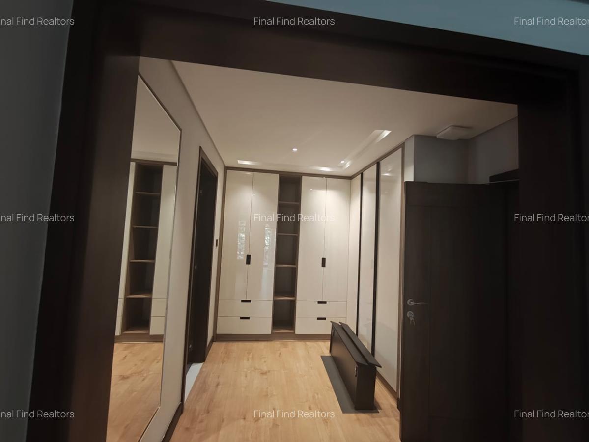 5 Bed House with En Suite in Runda - 10