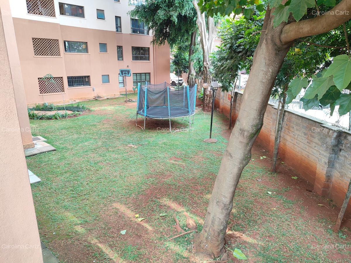 4 Bed Apartment with En Suite at Brookside Drive - 19