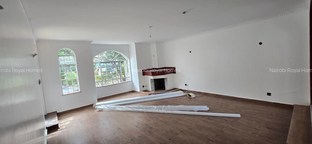 5 Bed Townhouse with En Suite at Lavington Green - 17