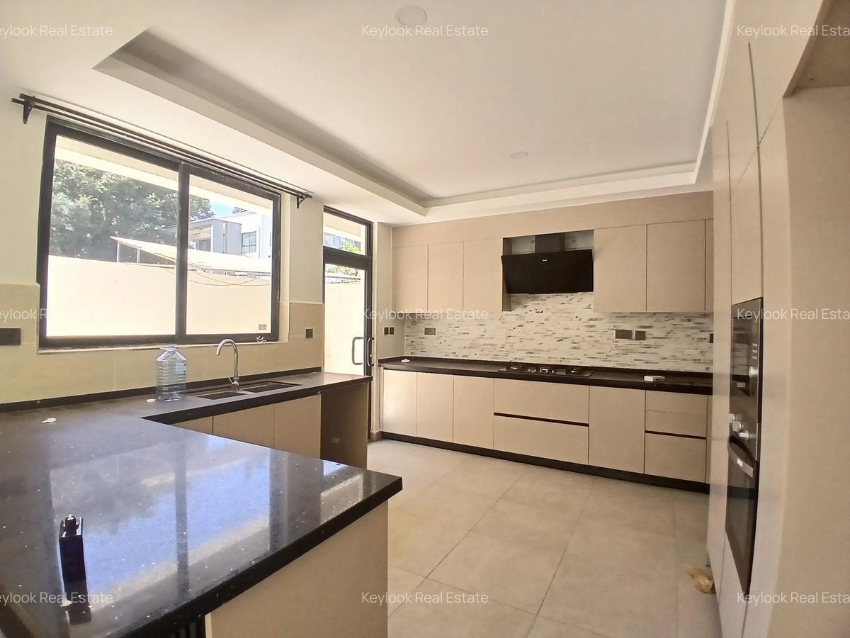 4 Bed Townhouse with En Suite at Lavington Green - 6