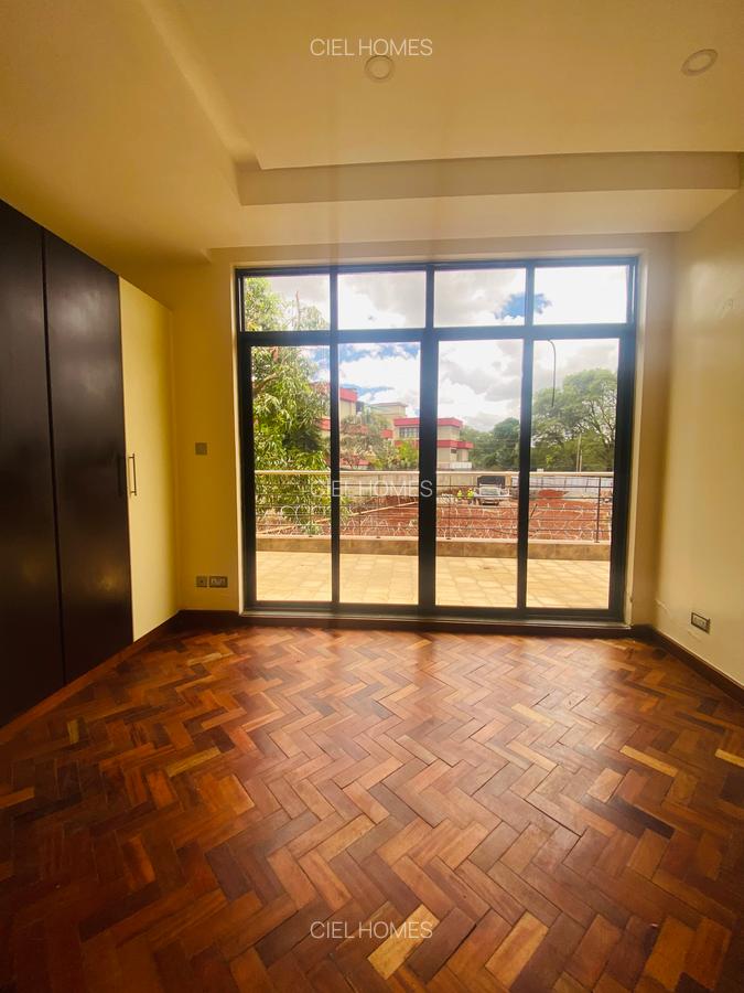 5 Bed Townhouse with En Suite in Lavington - 11