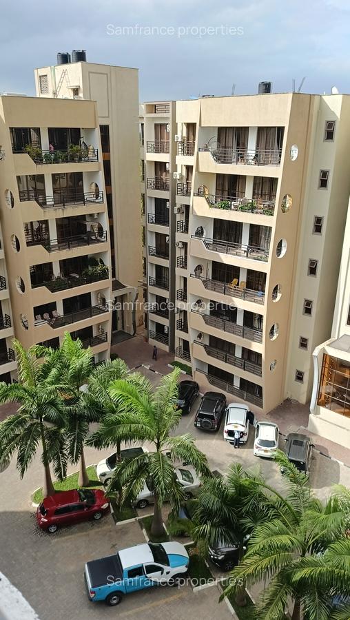 3 Bed Apartment with En Suite at Links Road - 1