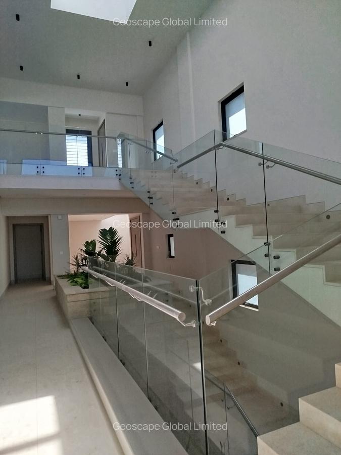 5 Bed House with En Suite in Spring Valley - 12