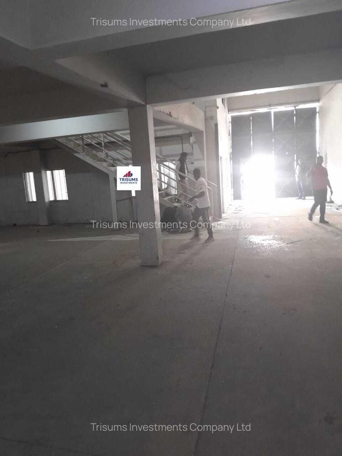 11,233 ft² Warehouse with Fibre Internet in Industrial Area - 3