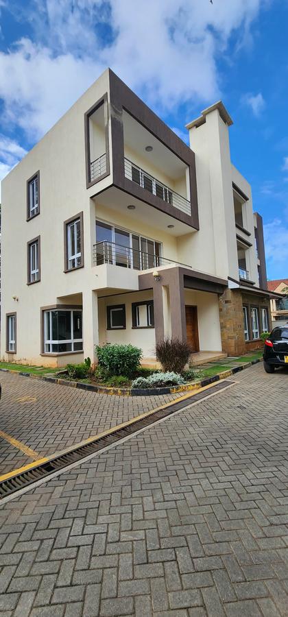 5 Bed House with En Suite in Lavington - 2