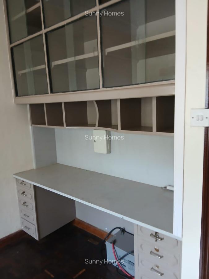 4 Bed Villa with En Suite at Rossylin Lone Tree - 13