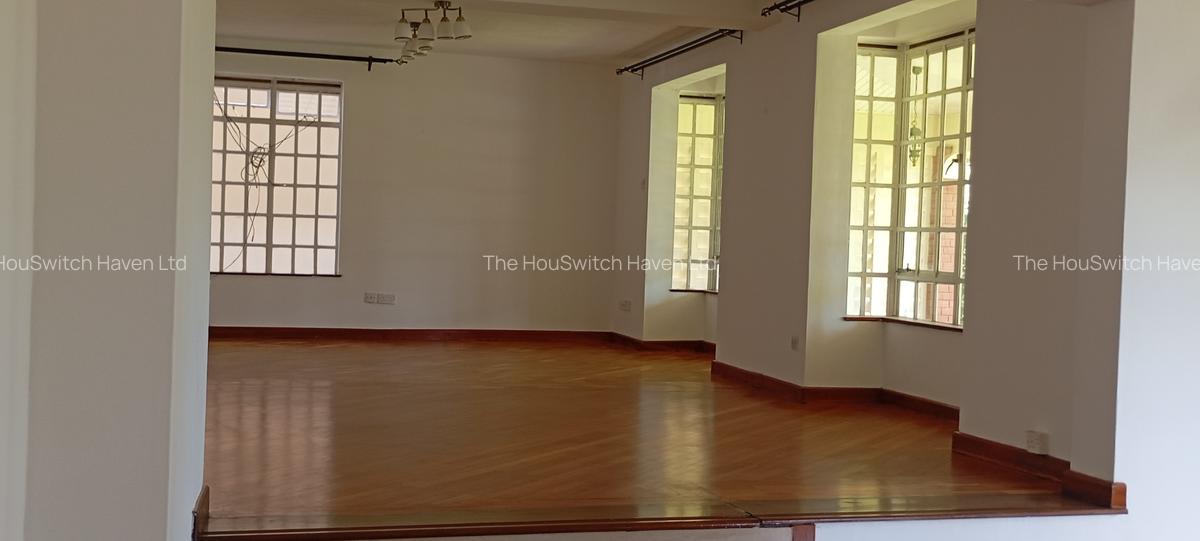 4 Bed Villa with En Suite at Off Un Avenue - 6