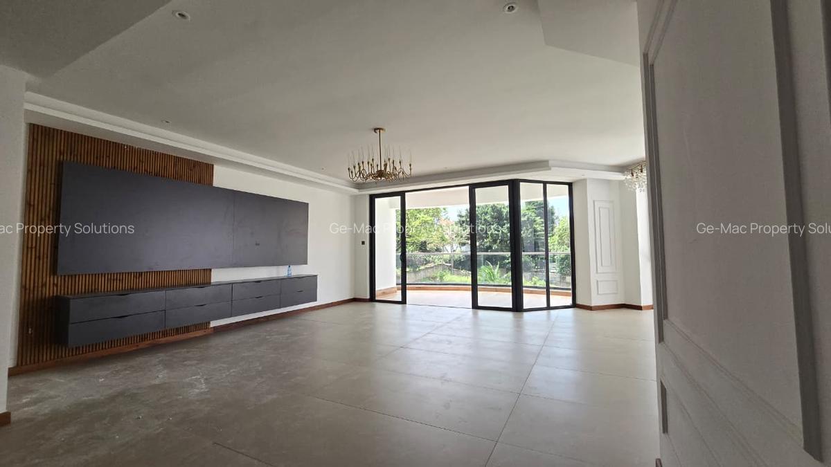 3 Bed Apartment with En Suite in Riverside - 4