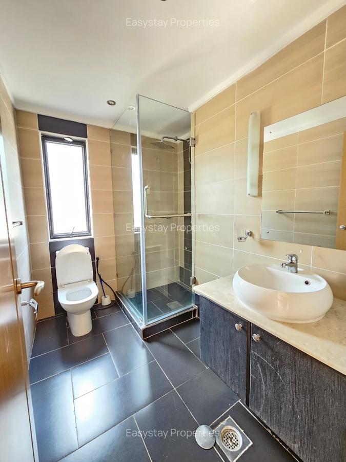 Serviced 2 Bed Apartment with En Suite in Brookside - 9