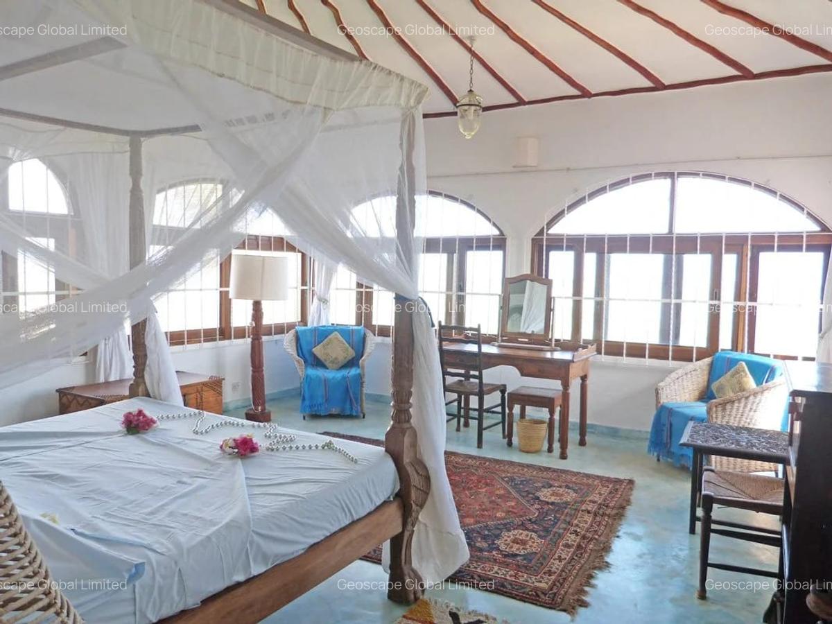 5 Bed House with En Suite in Watamu - 5