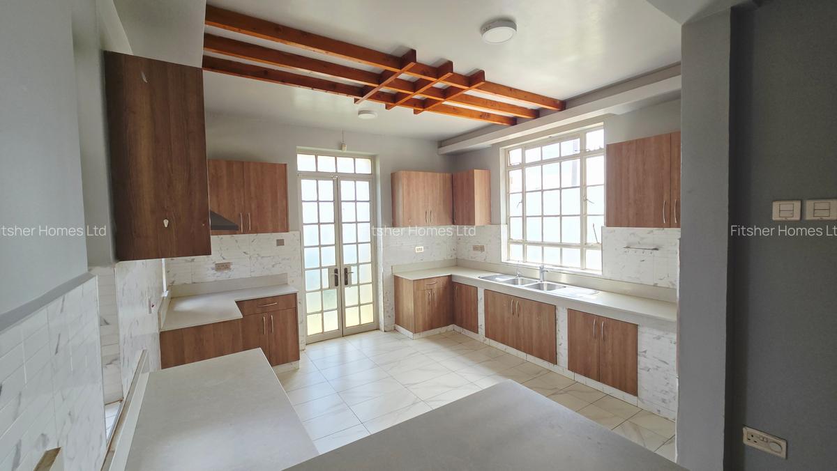 4 Bed House with En Suite in Runda - 5