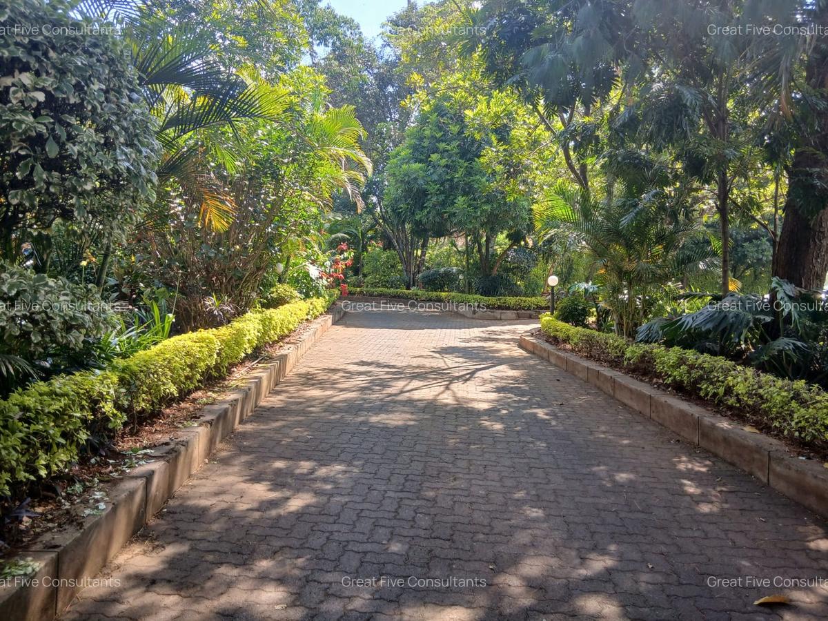 5 Bed Villa with En Suite in Nyari - 5