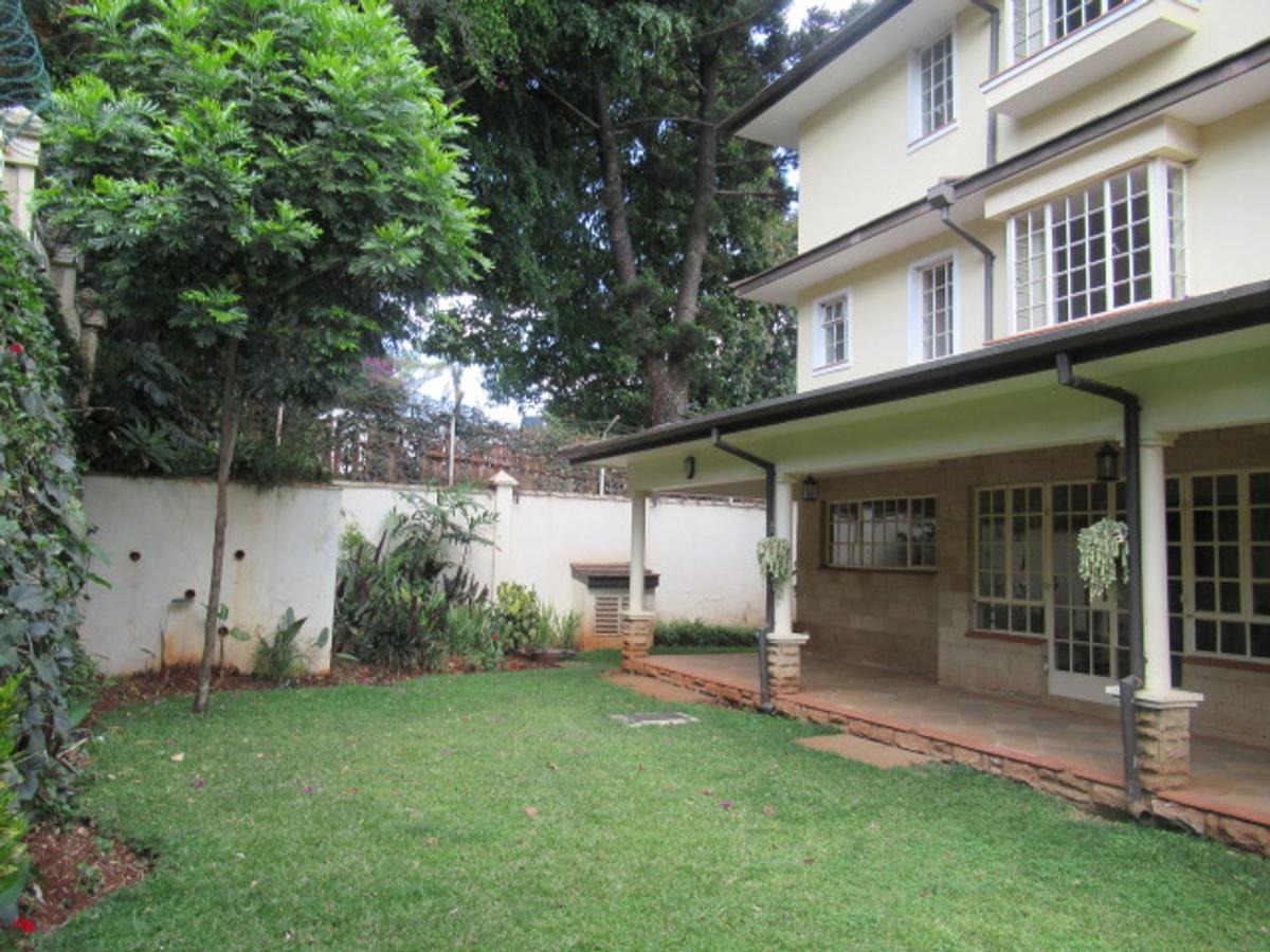 5 Bed Townhouse with En Suite at Lavington - 2