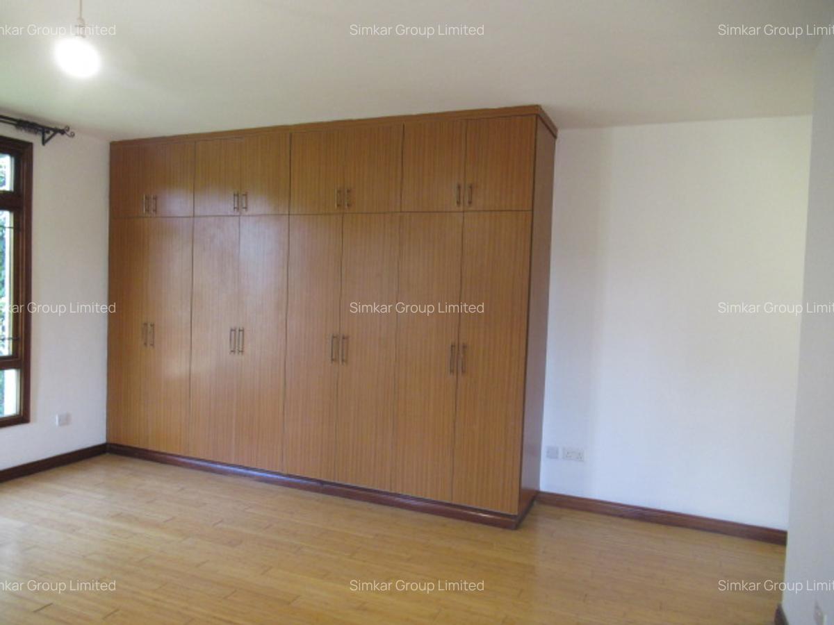 3 Bed Apartment with En Suite at Riverside Drive - 11