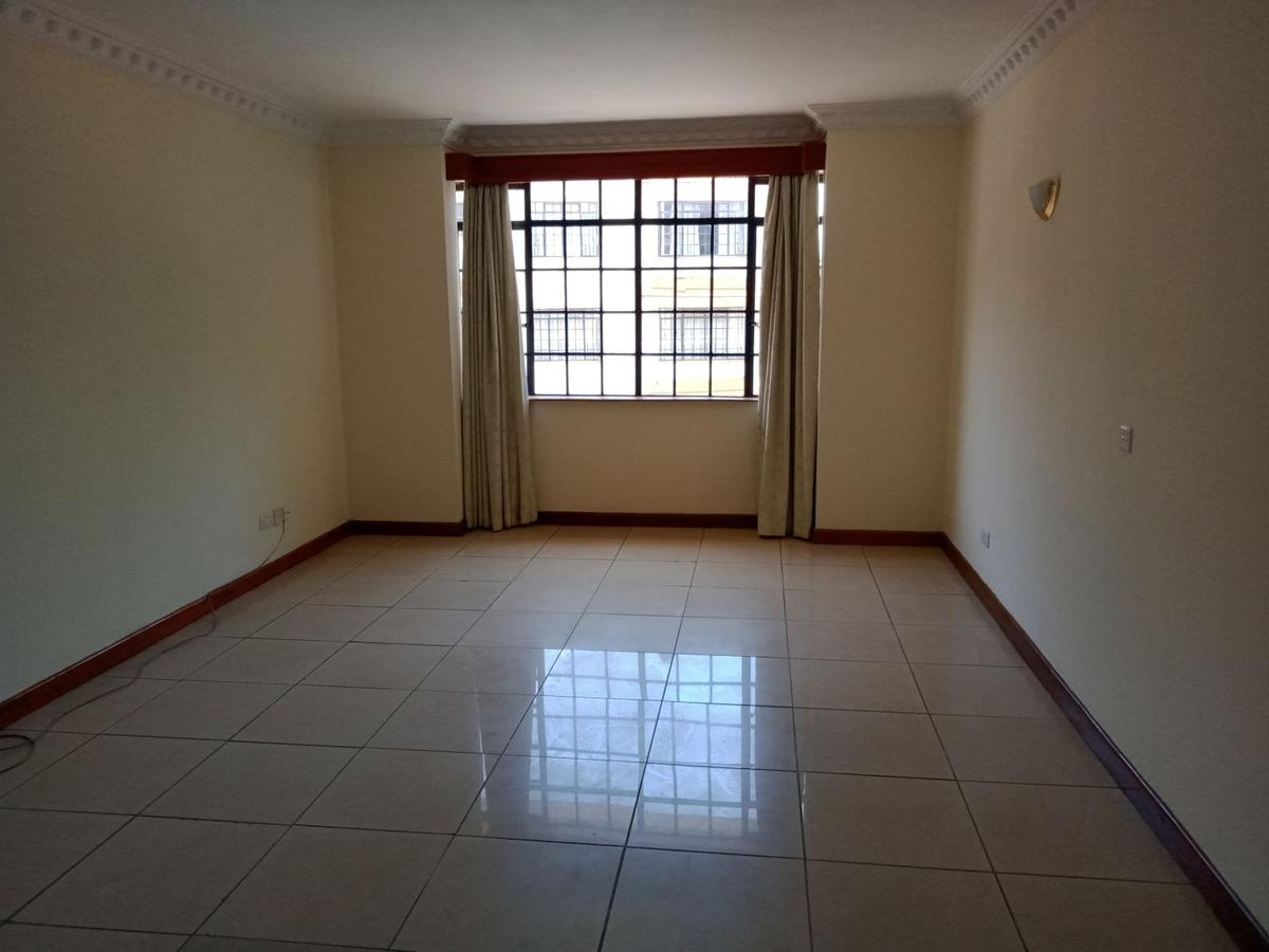 3 Bed Apartment with En Suite at Brookside Area - 18