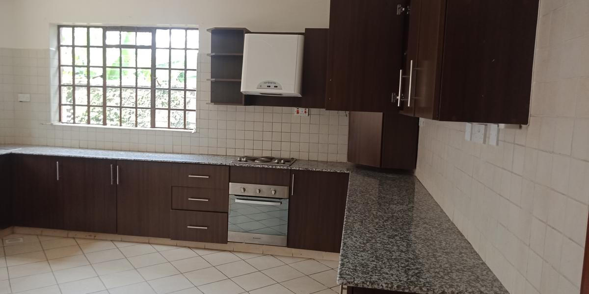 5 Bed Townhouse with En Suite in Lavington - 5