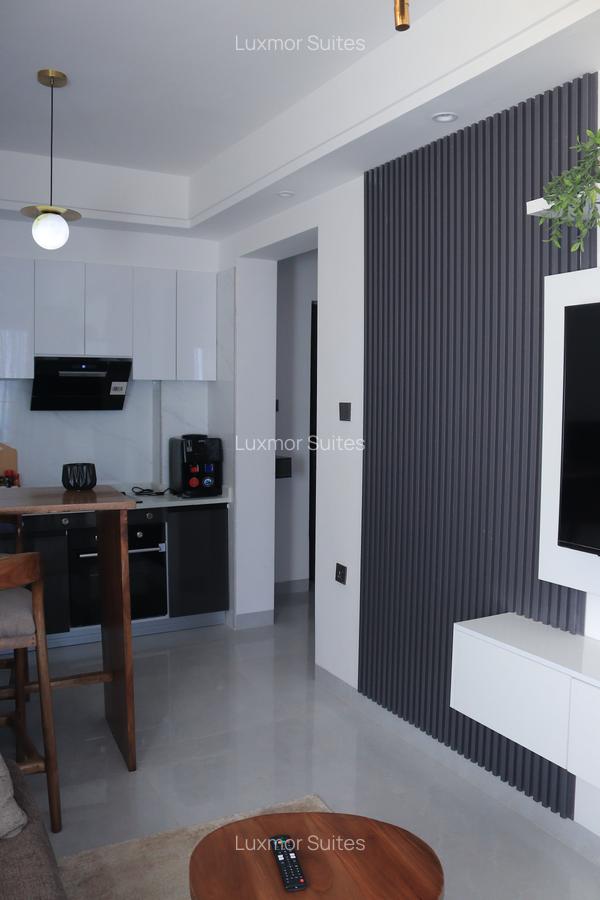 Serviced 2 Bed Apartment with En Suite at Chania Road - 1