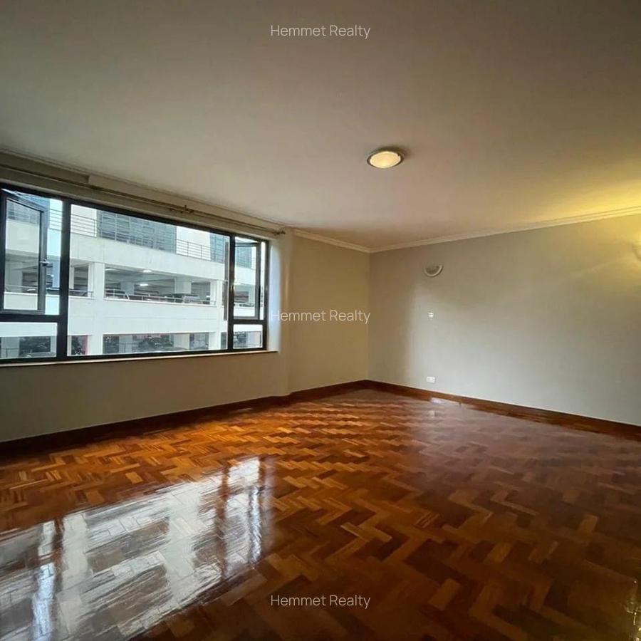 3 Bed Apartment with En Suite in Riverside - 7