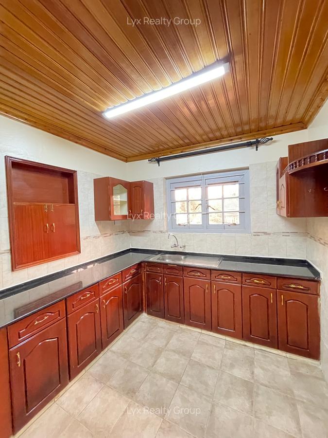 5 Bed Villa with En Suite in Runda - 11