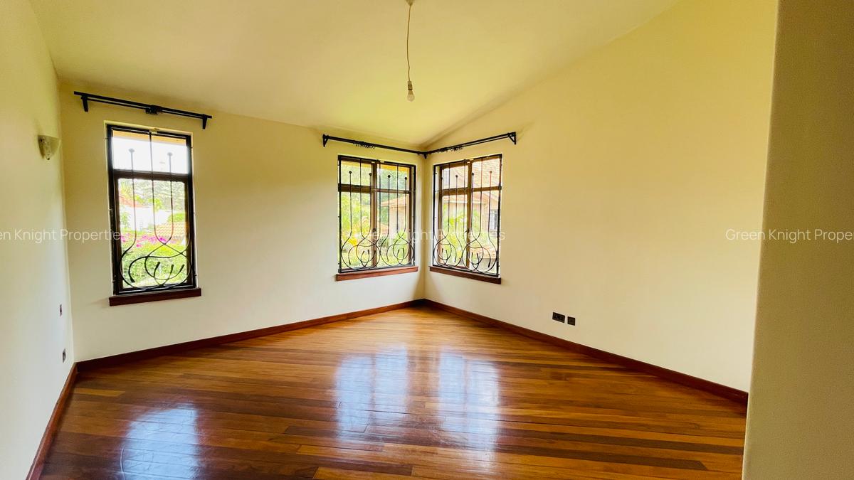 5 Bed House with En Suite in Runda - 8