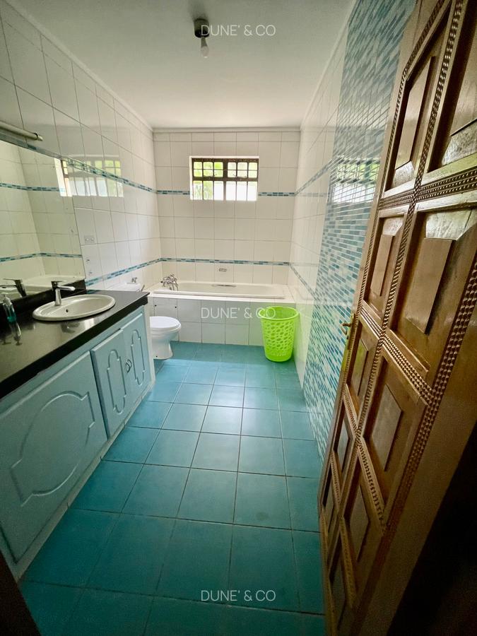 Serviced 3 Bed Apartment with En Suite in Westlands Area - 10
