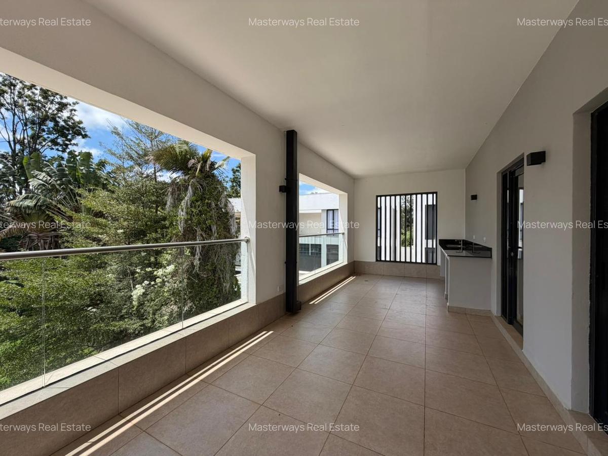 6 Bed Villa with En Suite in Kyuna - 4