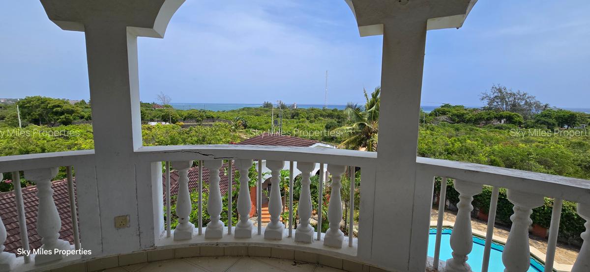 7 Bed Villa with En Suite at Serena Area - 17