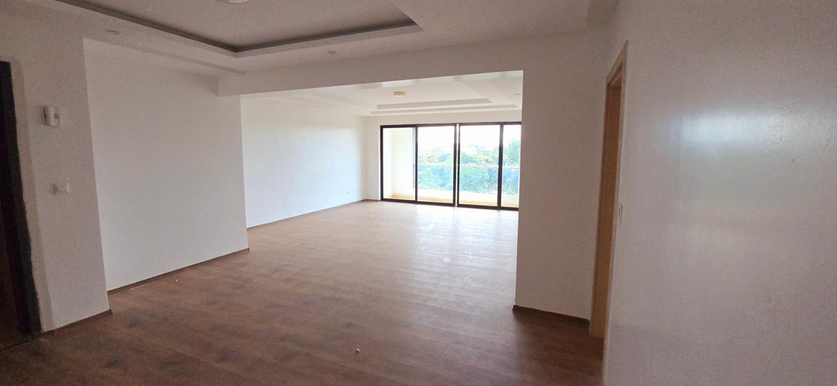 4 Bed Apartment with En Suite at Parklands Avenue - 8