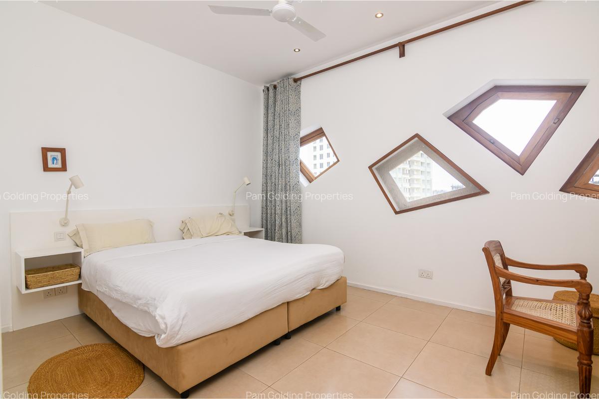 Furnished 3 Bed Apartment with En Suite in Tudor - 17