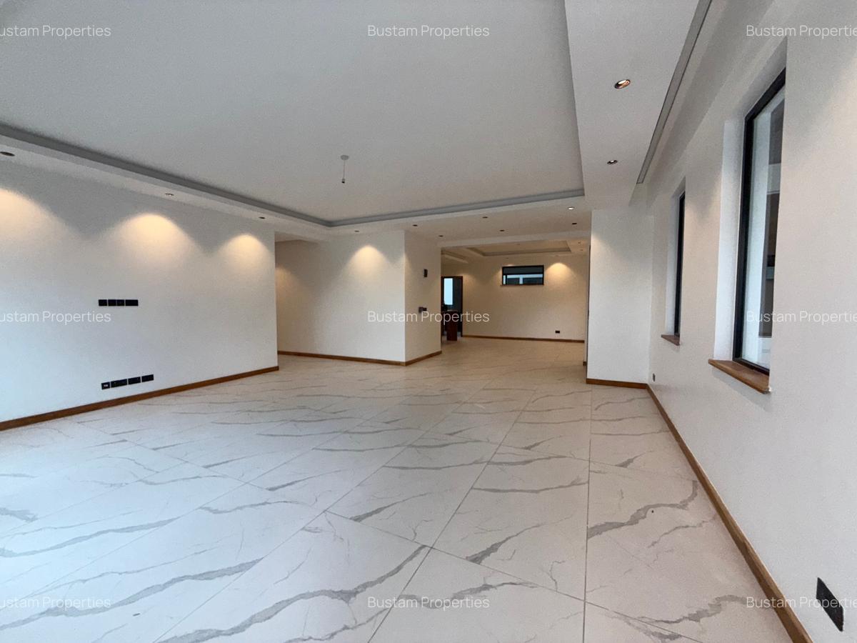 5 Bed Apartment with En Suite in Spring Valley - 17