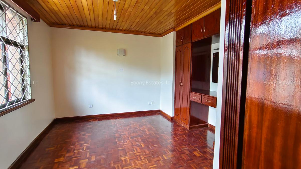 4 Bed Apartment with En Suite at Riverside Drive - 16