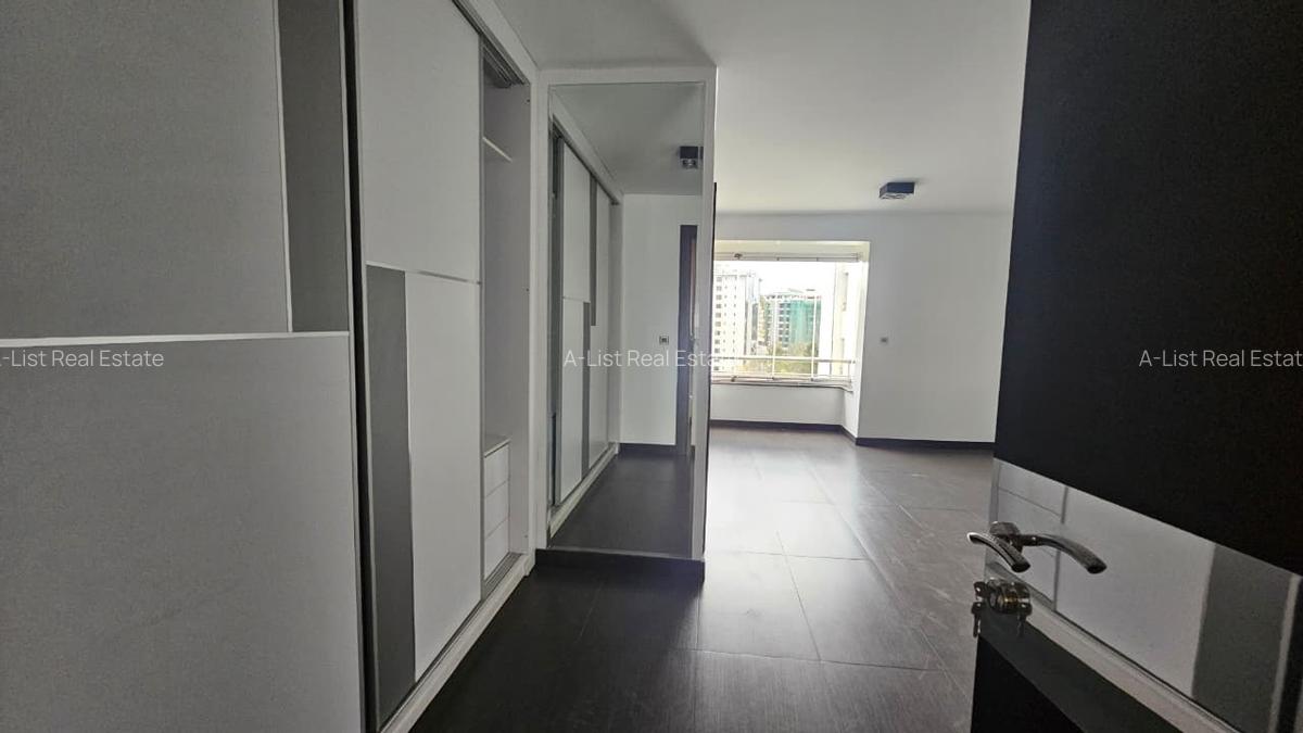 3 Bed Apartment with En Suite at Riverside Lane - 17