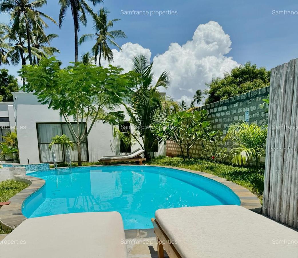 2 Bed Villa with En Suite at Watamu - 2