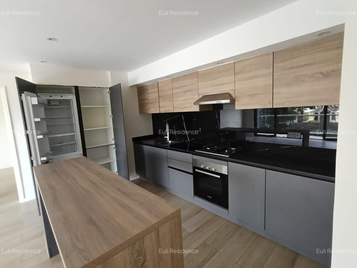 2 Bed Apartment with En Suite at Riverside Drive - 3