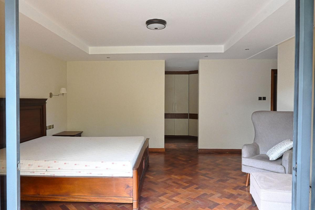 Furnished 3 Bed Apartment with En Suite at Riverside - 16