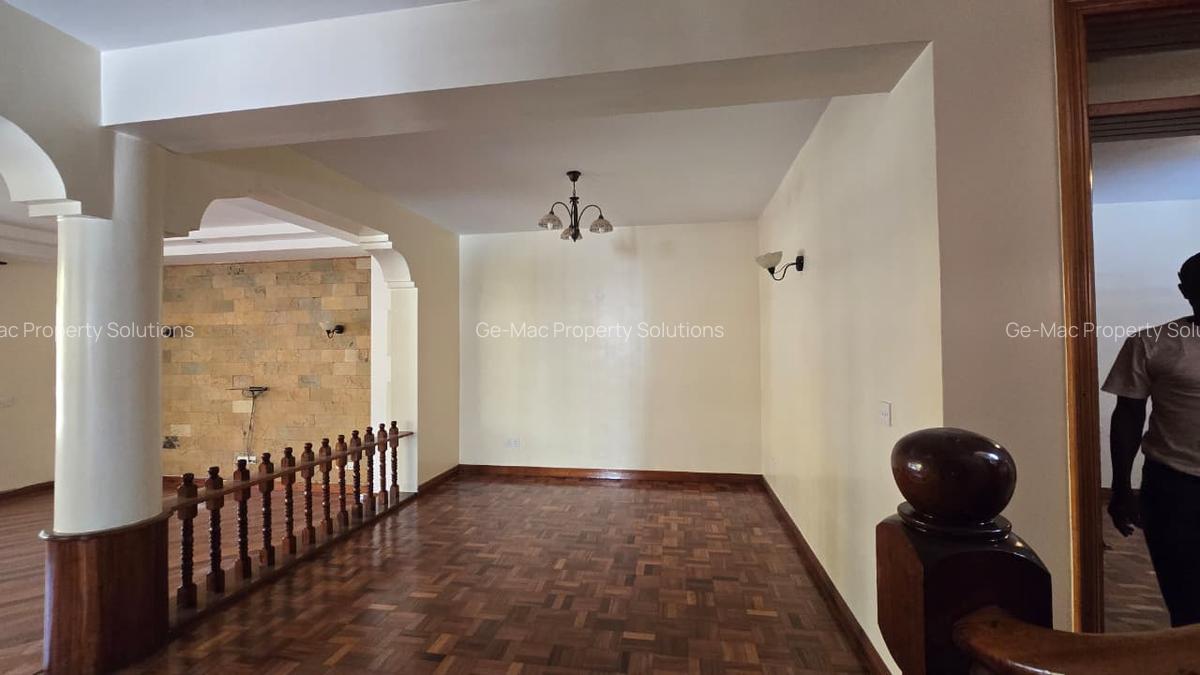 5 Bed House with En Suite in Lavington - 18