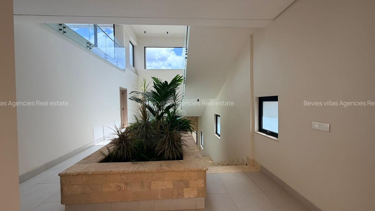 5 Bed Villa with En Suite at Kyuna - 2