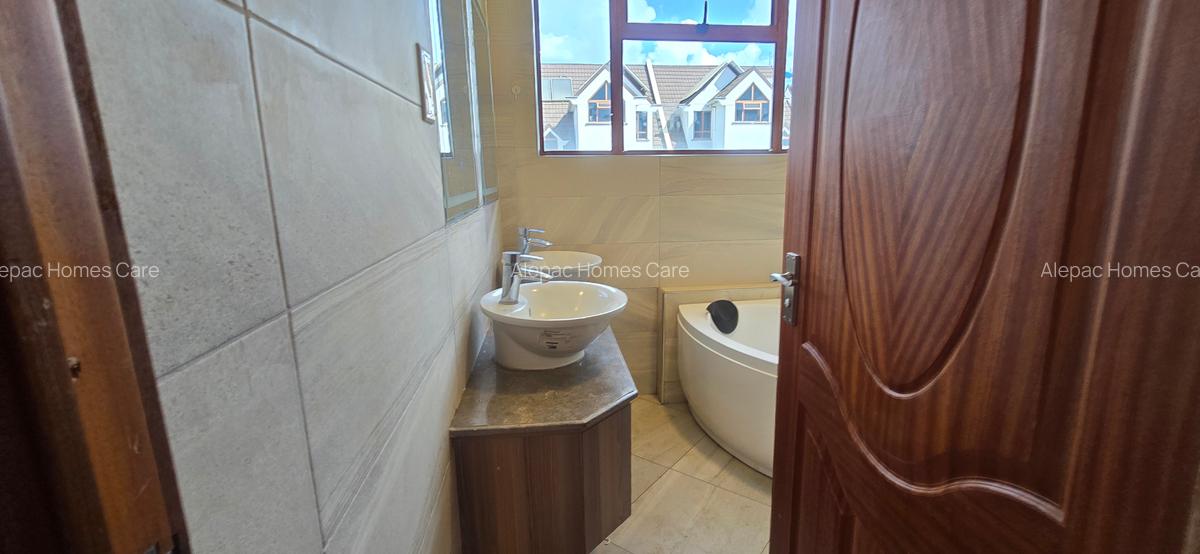 5 Bed Townhouse with En Suite at Eastern Bypass - 13