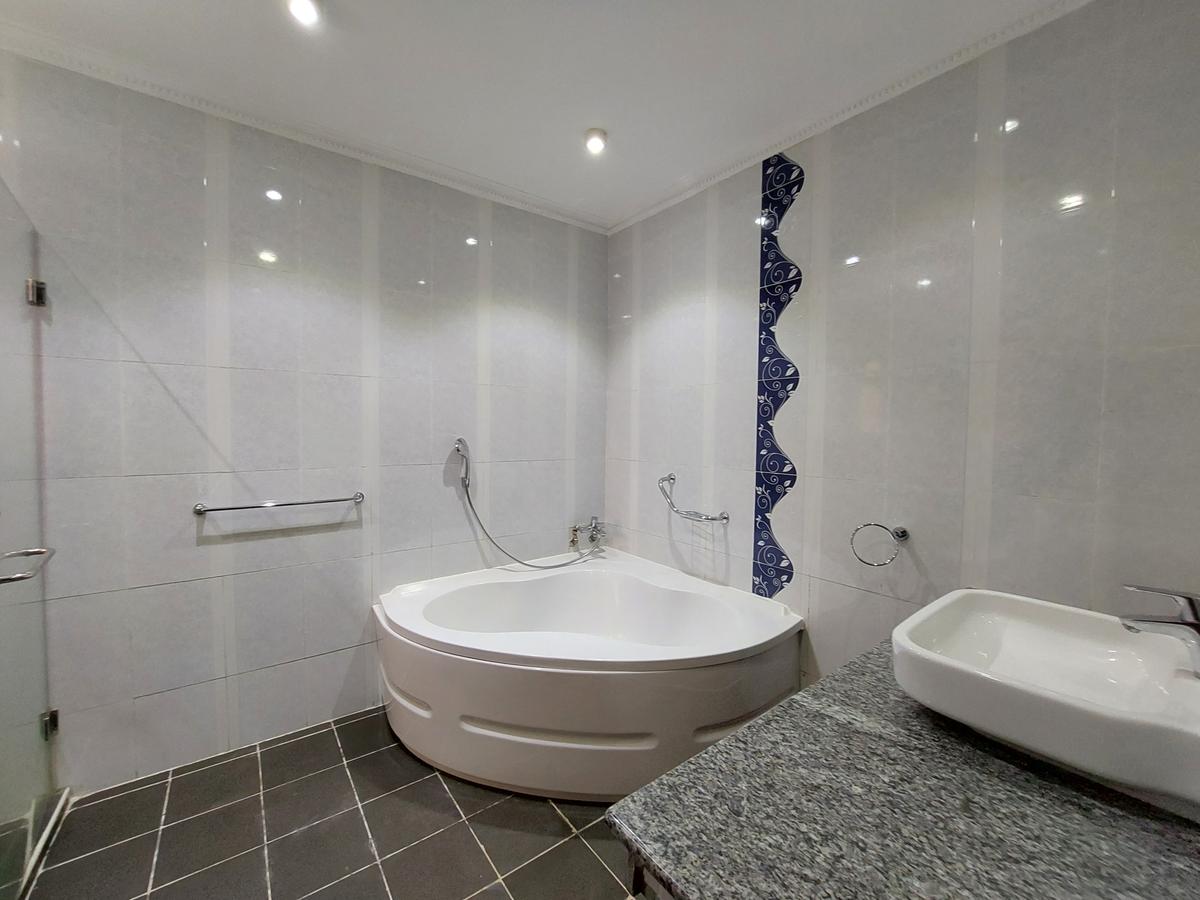 4 Bed Townhouse with En Suite in Kyuna - 15